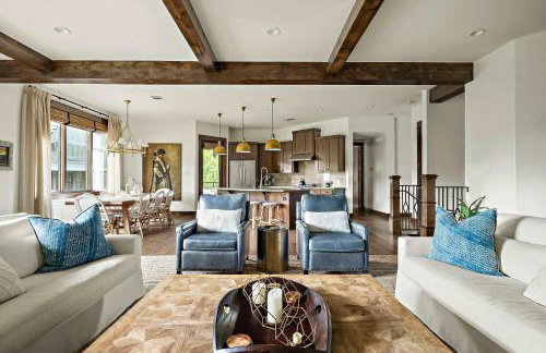 Lake Travis Luxe Villa - 4BR, Pickleball & BBQ - Foto 7