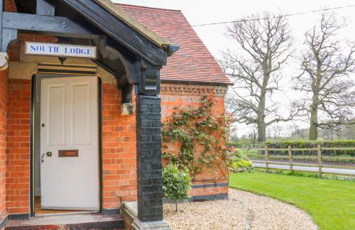 South Lodge - Longford Hall Farm Holiday Cottages - Photo 3