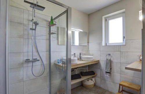 Gîte moderne avec parking sécurisé et jardin privé - FR-1-496-316 - Foto 15