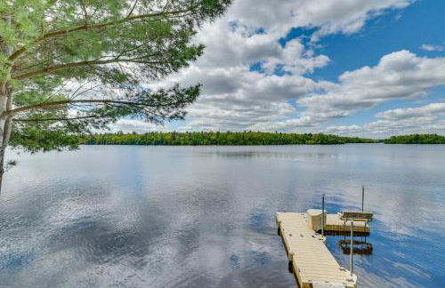 Gorgeous Lake Arbutus Getaway with Dock and Boat House - Foto 32