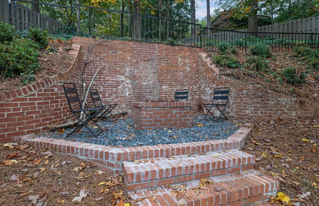 Luxury 7BR Buckhead Oasis w Pool Gameroom Firepit - Foto 31