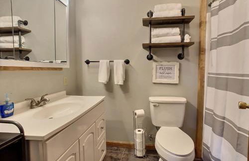 The Maples Apt - King Bed, Pet Friendly, Beautiful Views - Foto 18