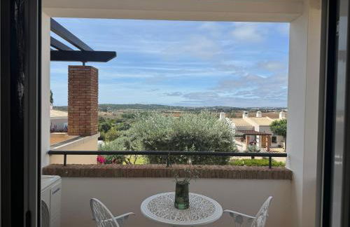 Lovely 3 Bedroom Villa with Pool in Great Location - Foto 21