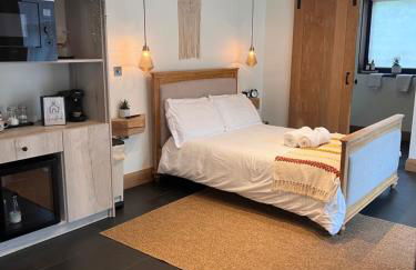 Luxury Courtyard Studio in Llangollen - Photo 14