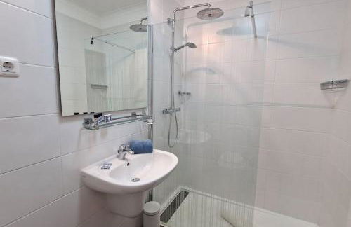 Jasmine apartment next to Meia Praia Beach - Foto 16