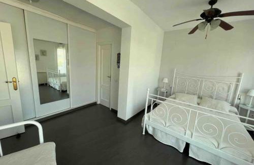 Chalet con piscina privada, parking y zona BBQ - Foto 14