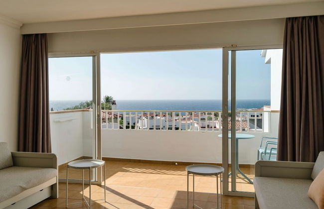 AluaSun Mediterráneo Hotel - Photo 6