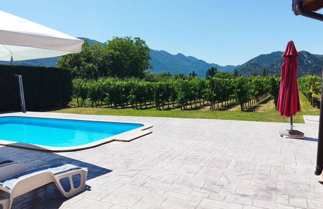 Baba Nevenka - Foto 1