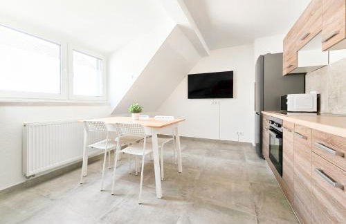 Tolstov Apartments - Monteurwohnung mit 3 Zimmern - Dachgeschoss - Parkplatz - Photo 9