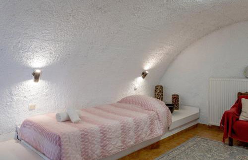 Traditional House in Velies - Photo 15