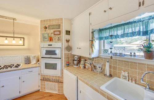 Fire Pit and Patios Peaceful Alto Getaway! - Foto 8