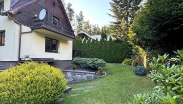 Domek nad Jeziorem Trzechowskim w lesie letniskowy na wsi - Foto 2, Garden, Garden view