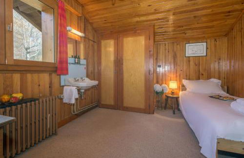 MontBlanc Alpine Ski & Sauna Retreat - Happy Rentals - Photo 19