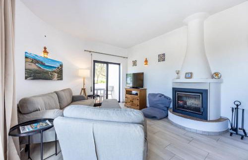 CoolHouses Algarve, Luz, 3 Bed villa, 1 bed studio, heated pool & jacuzzi, sea views, Casa Pequena - Foto 4