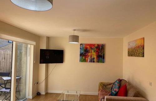 Homely & Warm Trumpington House w Parking, 5 mins drive to Bio Medical Campus, Addenbrooke's & Papworth hospitals - Foto 10