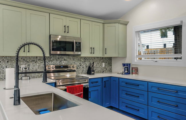 Stylish 4BR Haven Backyard and Fire Pit - Foto 16