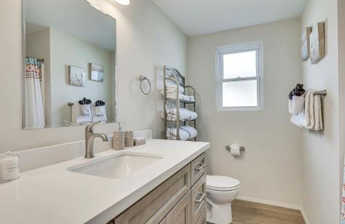 Sunny Oceanside Home with Patio, 5 Mi to Downtown! - Photo 18