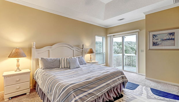 Spacious Home with Private Balcony and Ocean View by RedAwning - Foto 2, Habitación