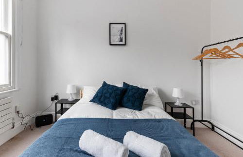 St Albans Centre Home - 4BR - 2 FREE parking - Photo 18