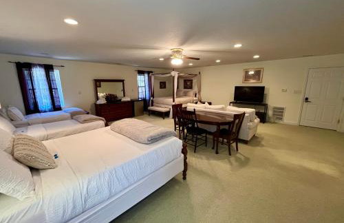 Midway Manor - Private Events, Weddings, Reunions - Foto 56