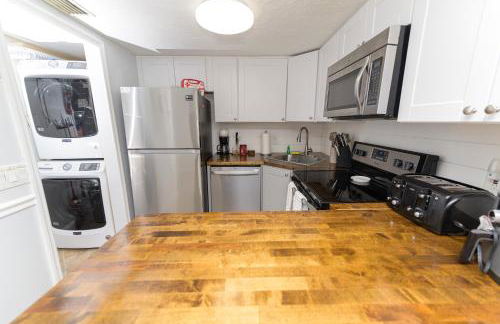 Enchanting 2-Bedroom Ground Floor Beach Condo at Cape Canaveral WiFi & AC - Foto 18