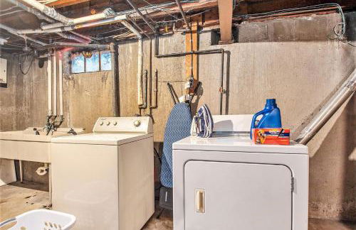 Tahanan - Cozy 4BD Near Downtown & UND - Gameroom - Foto 14