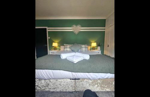 Newly refurbed - sleeps 6 - long stay - Foto 16