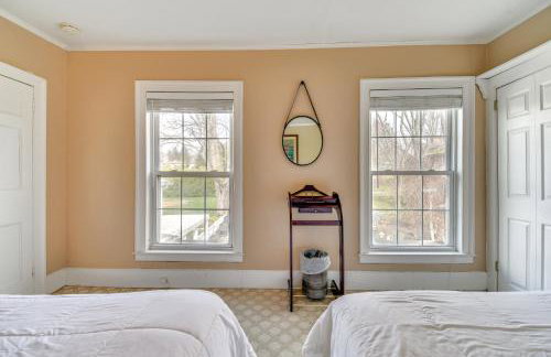 Lakefront Cayuga Retreat with Private Deck and Hot Tub - Foto 29