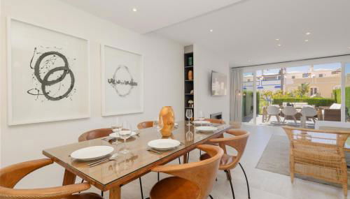 Townhouse in first line beach, Bahia de Marbella, Marbella - Photo 2