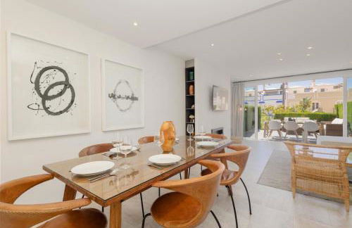 Townhouse in first line beach, Bahia de Marbella, Marbella - Photo 2