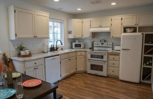 Luxe Bavarian Retreat - in Town with Hot Tub - Foto 9