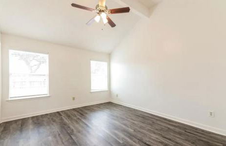 The Perfect Blend of Comfort and Style - Foto 5