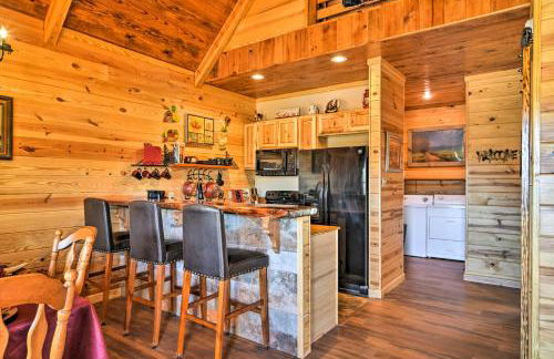 2 Mi to Lake Hamilton! Log Cabin with Cozy Loft - Foto 8