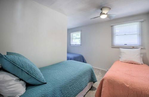 Benton Harbor Lake House with Dock and Fire Pit! - Foto 18