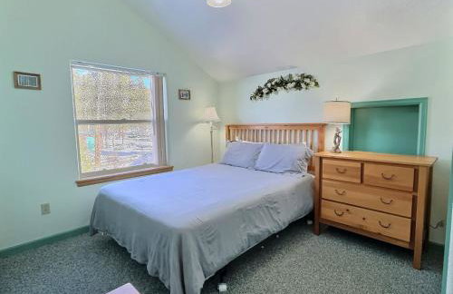 2 Bed Cabin Fireplace Lodgepole Pines - Foto 13