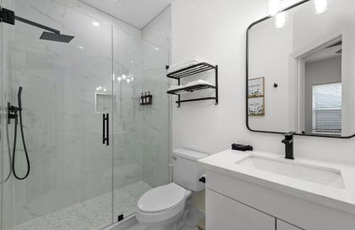 Urban Oasis with Top Houston Attractions nearby - Photo 27