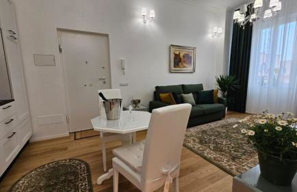 Val's Vatican Wall Apartment - Photo 12