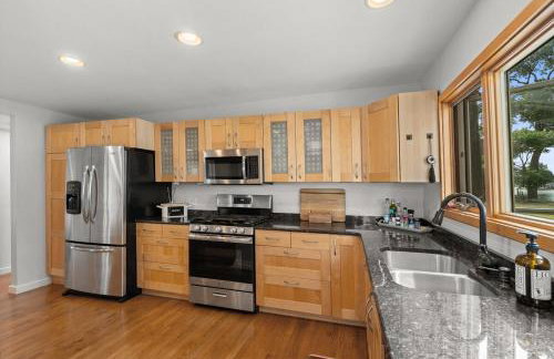 Cozy Pet-Friendly Condo l Pool l Dock l Walk to Parks - Foto 9