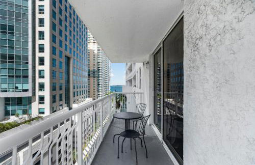 Luxurious 3BR Condo with Pool in Brickell - Foto 56