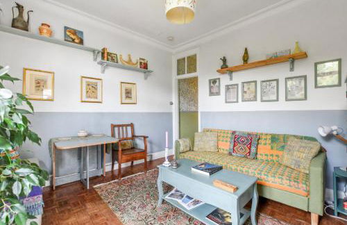 Charming London with balcony - Photo 3