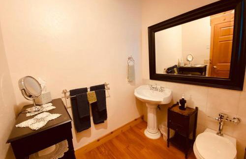 Turnagain View Lodge and Wedding Venue - Photo 40