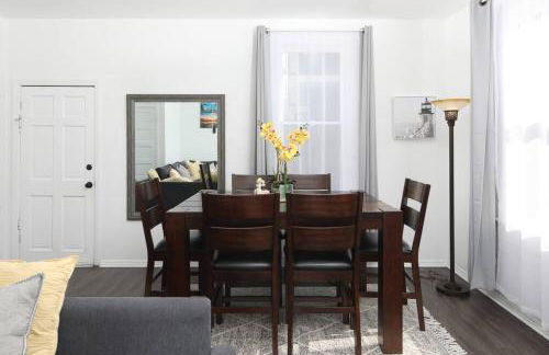 3 Bedroom 2 Bath House with Parking - 10 Guests - Foto 7