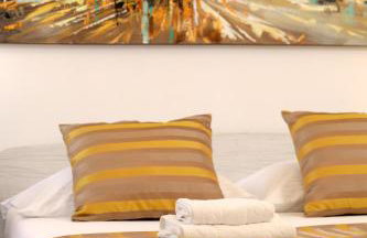 Modern 2-Bed Apt, Late check in available - Photo 28