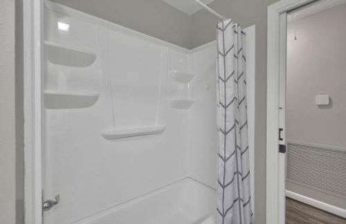 The Huge Home I Next 2 SHSU I Sleeps 16 I PingPong - Foto 19