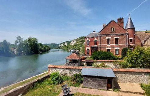 2 Bedroom Nice Apartment In Les Andelys - Foto 7