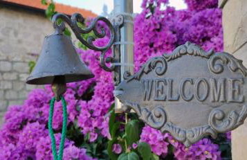 Apartment Alena with terrace and garden Center Jelsa - Photo 7