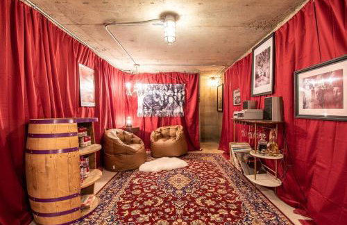 Basement Apartment w/ Hot Tub & Bombshelter! - Foto 17