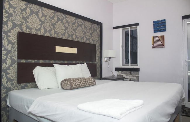 Premiership UK Suites - Photo 10