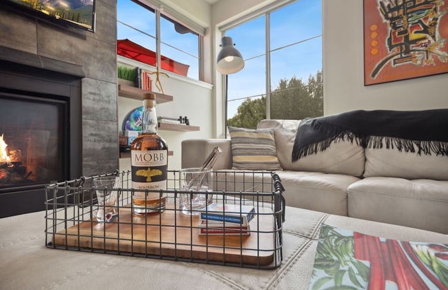 Swanky Townhome Near Old Town, Breweries and River - Foto 12