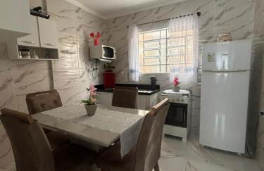 Apartamento com Estacionamento, Wi-Fi, Ar condicionado a 300 metros da Praia da Enseada no Guarujá. - Foto 26